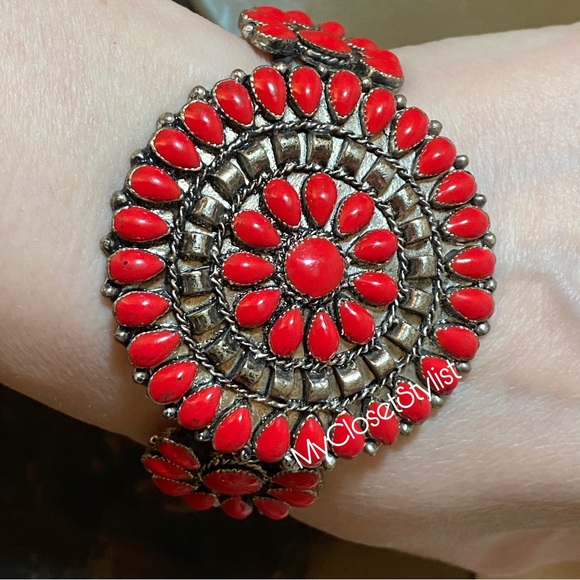 FREE PEOPLE Coral Cluster Cuff Statement Bracelet! - Picture 4 of 7